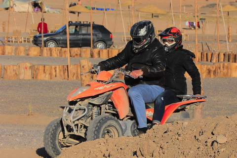 Marrakech: Giro nel deserto di Agafay in quad e cammello con cena spettacolo