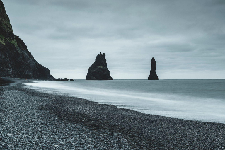 Côte sud de l'Islande. Plage noire, glaсier, chutes d'eau...