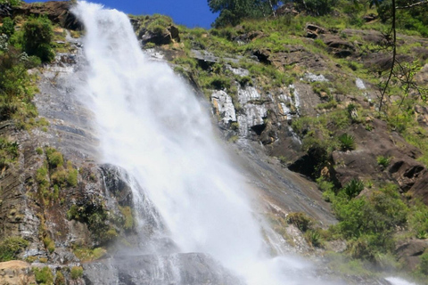 Ella :- Trasferimento privato in TukTuk alle cascate di Babarakanda