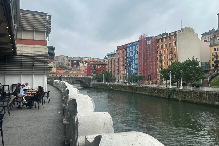 Bilbao: Private guided visit in Italian with a historian