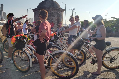 Cartagena: Ruta Histórica, Cultural y Graciosa en Bicicleta