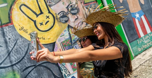 Bad Bunny Sightseeing Tour, the neighborhood that raised the global star