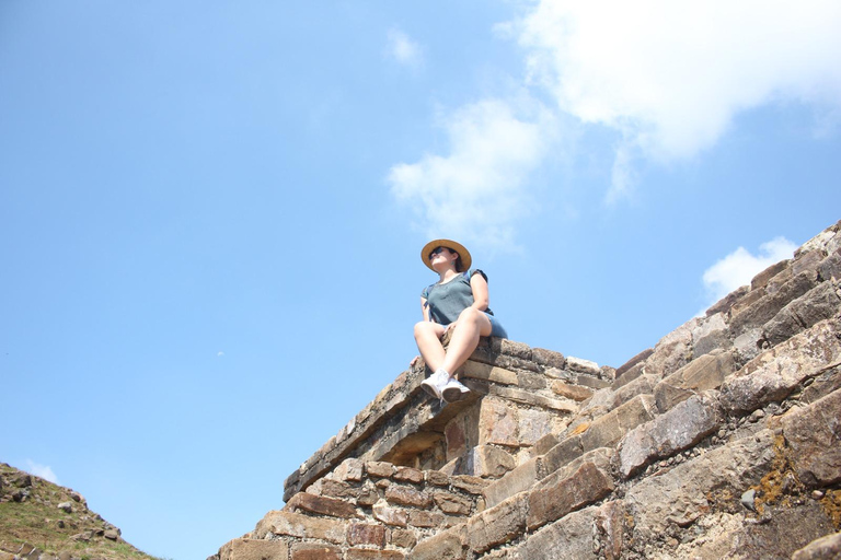 Desde Oaxaca: Monte Albán Un Viaje a la Cuna de los Zapotecas