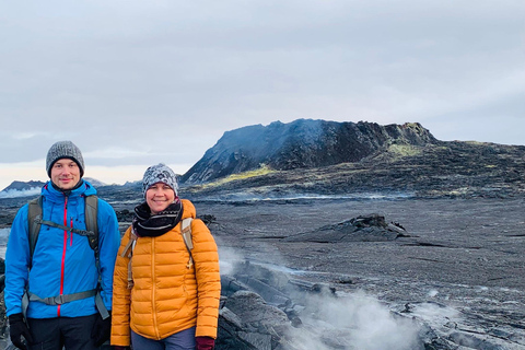 Grindavík: Caminhada no vulcão Fagradalsfjall com um guia privadoCondução autónoma: Ponto de encontro no vulcão