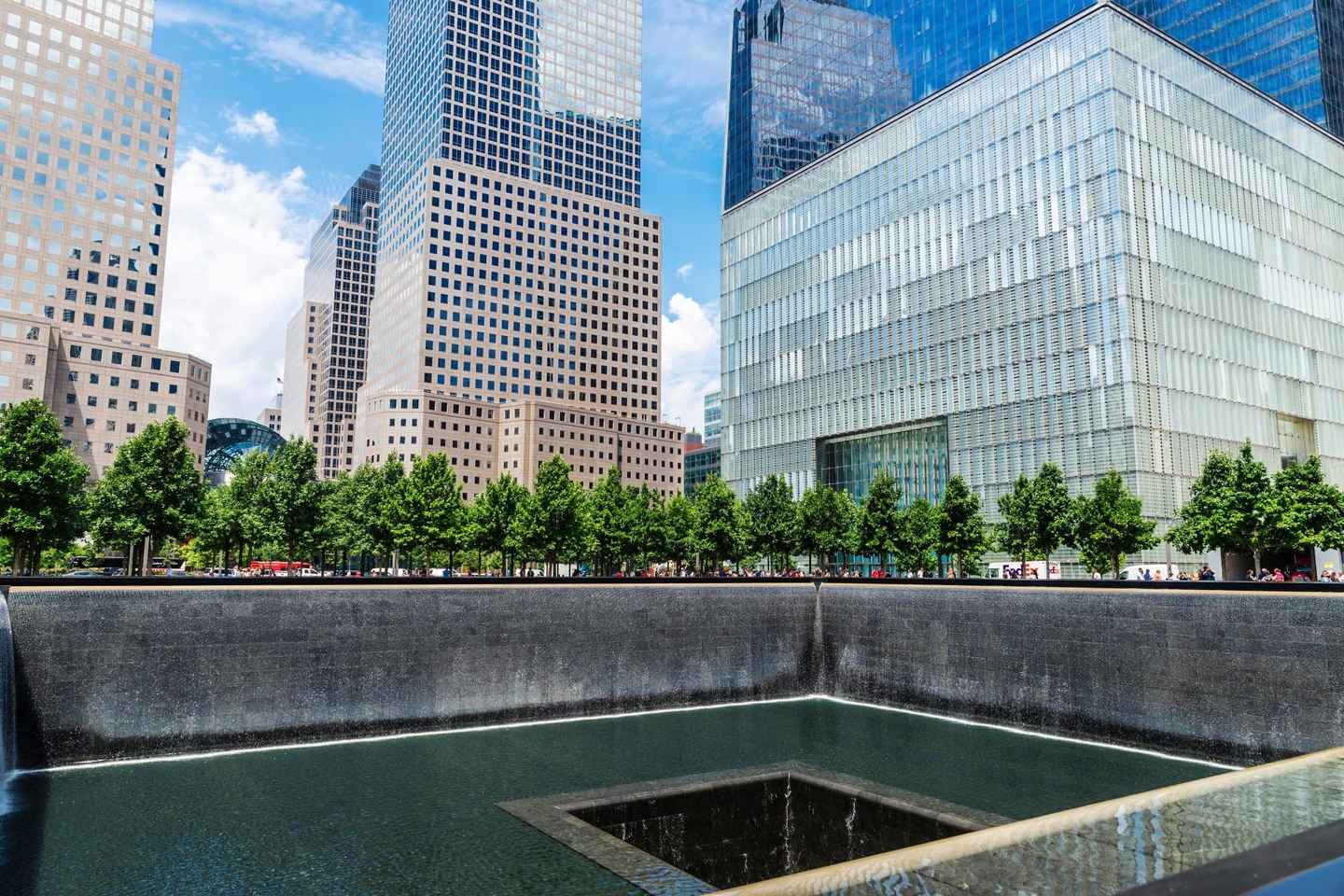 Ground Zero Tour with Skip-the-line National 9/11 Museum - 3.5-hour (2-hour guided tour)