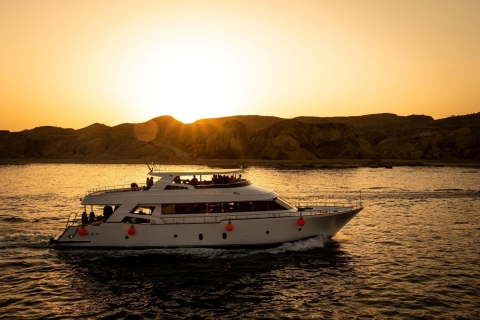 Sharm El Sheikh: Rejs na kolację luksusowym jachtem z pokazem