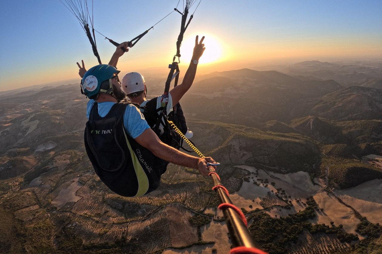 Gleitschirmfliegen: in der Nähe von Ronda (Málaga)