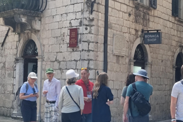 Tour a pie en grupo reducido por el casco antiguo de Kotor