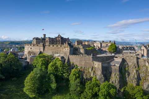 Edinburgh: Hop-On Hop-Off Bus Tour with Live Guide