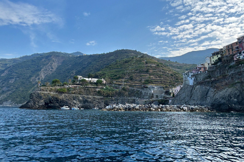 Exklusive Cinque Terre Tagestour mit der Fähre und Halt in Pisa