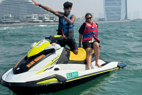 迪拜：体验摩托艇畅游阿拉伯酋长酒店+图片&amp;视频30分钟喷气式摩托艇前往帆船酒店
