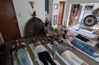 Kathmandu: Klangschalen-Soundtherapie-Session