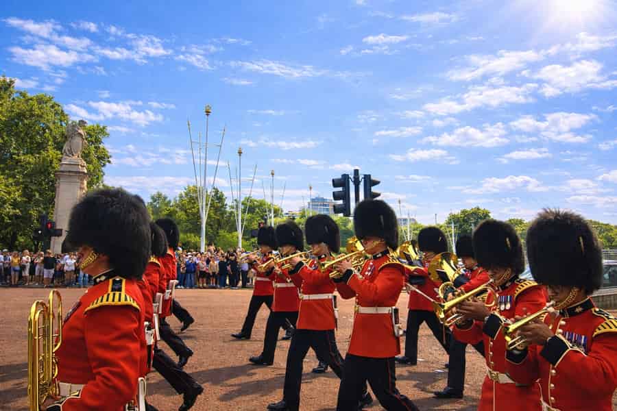 Königliches London: Wachablösungs-Rundgang am Buckingham Palace. Foto: GetYourGuide Königliches London: Wachablösungs-Rundgang am Buckingham Palace. Foto: GetYourGuide