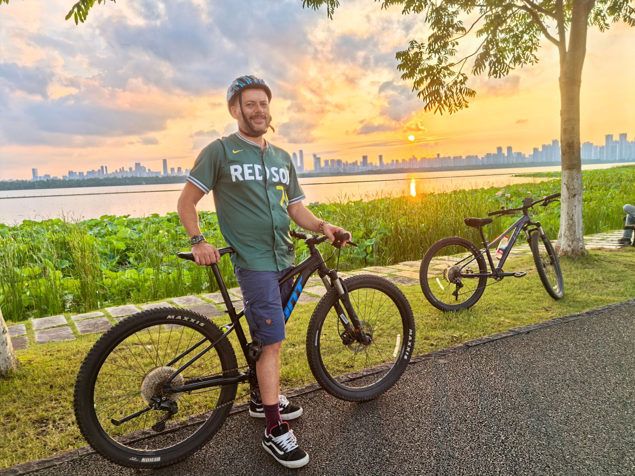 Wuhan: geführte Radtour am Ostsee mit Geschenkpaket