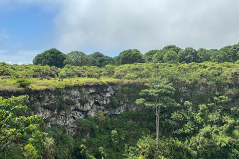 Trasferimenti aeroportuali e tour di rilievo con GPS delle GalapagosTrasferimenti e tour per le Galapagos Getaway