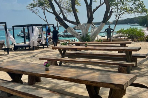 Cartagena: Sol y Papaya Beachclub - Daytour in Isla Grande!