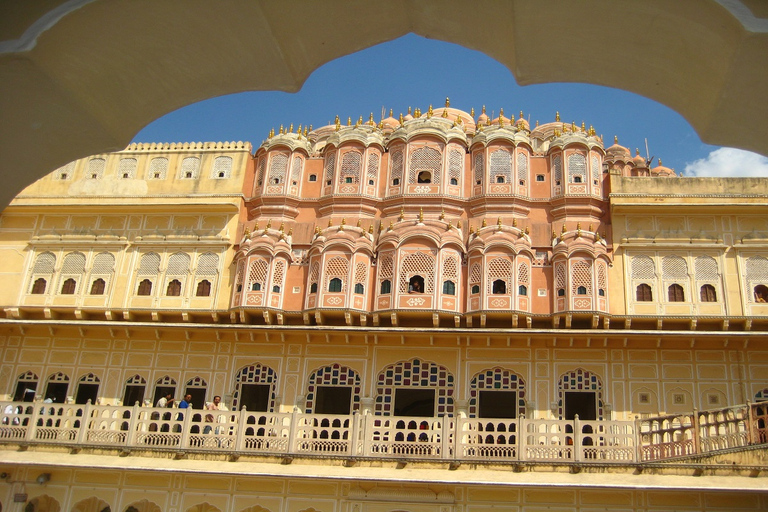 Jaipur: een grote erfgoedtour op dezelfde dag - Heritage Rajasthantour met lunch, monumententicket, alleen auto- en lokale gids.