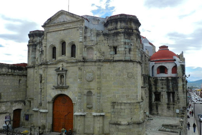 Tour a piedi di Oaxaca con uno storico: culture preispaniche e patrimonioGuida locale in inglese