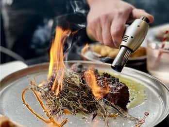 London: Camden Market Guided Walking Food Tour