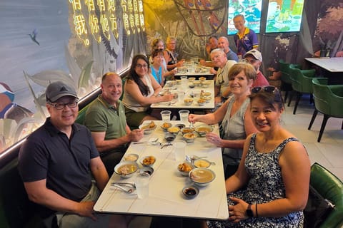 Singapore: Guided Street Food Tour at Night with 9 tastings - Image 2