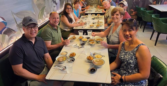 Singapore: Guided Street Food Tour at Night with 9 tastings