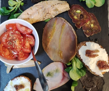 Tasting of wine and tuna products