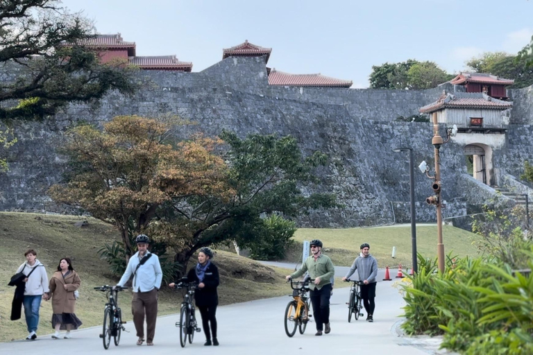 Naha: Geführte E-Bike-Tour zu den 12 Zodiac-Tempeln