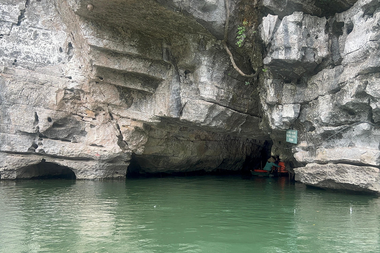 Ninh Bình: Bai Dinh, Trang An en Mua Cave dag privétourNinh Bình: Bai Dinh, Trang An en Mua Cave op de motor