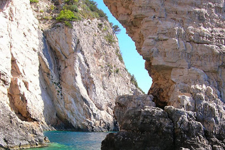 Agios Sostis: Marathonissi, Keri-grotten, schildpadden spotten