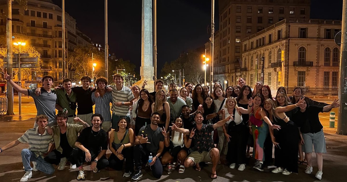 Nachttour | Tour De Bares | Barcelona-activiteiten | 15 € | GetYourGuide