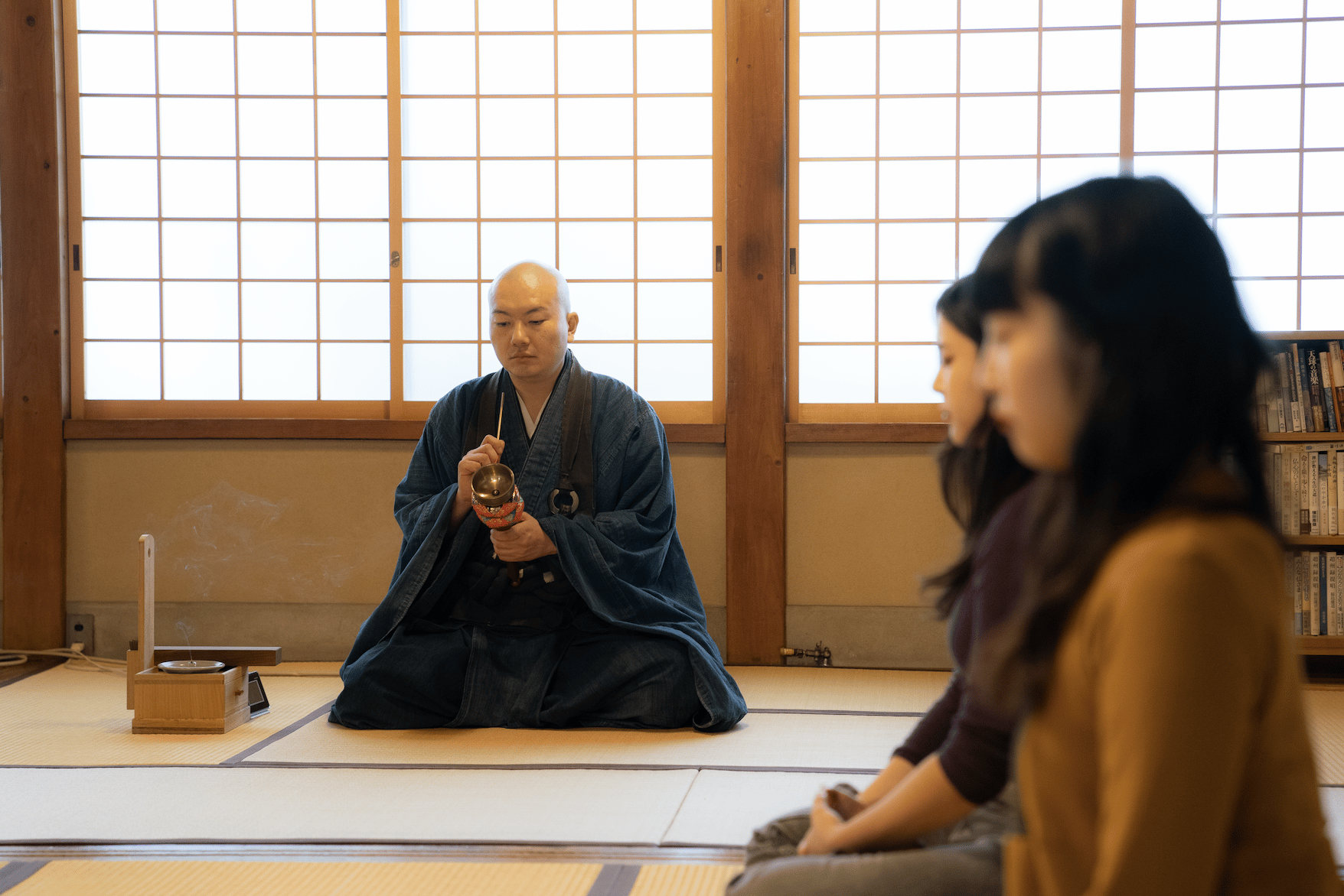 Zen-Meditation in Tokio in einem privaten Tempel mit einem Mönch
