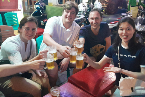 Hanoi Walking Street Food Tour mit englischsprachigem Guide