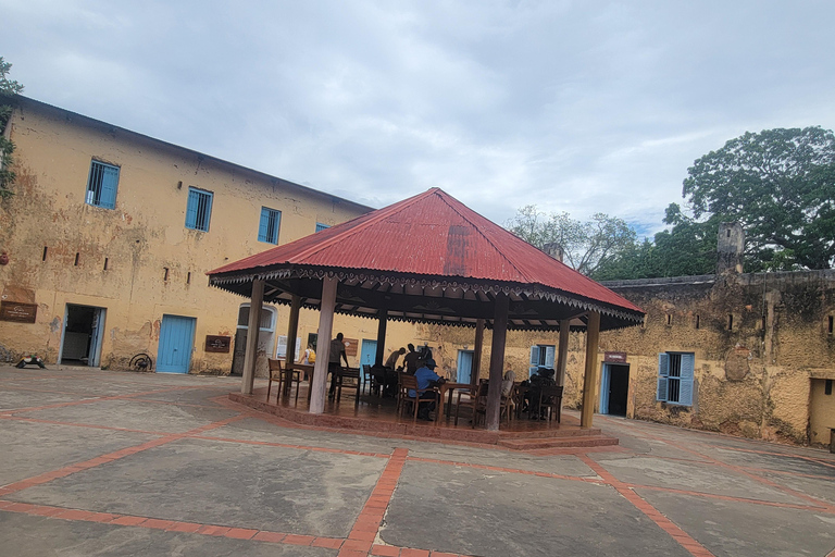 桑给巴尔：监狱岛和纳库潘达全日游