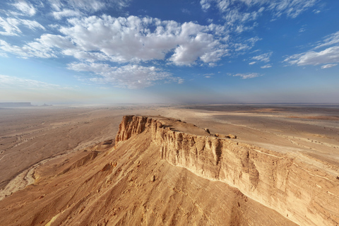 From Riyadh: Edge of the World and Darb Al-Manjoor Adventure