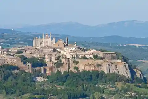 Rome: Civitella del Lago and Orvieto Day Trip with Lunch