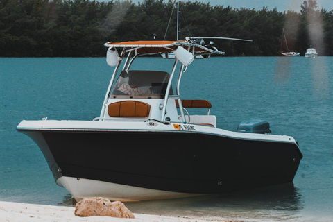 Miami: Private Tailored Sightseeing Boat Tour 1 hour Package w/o Gas & Marina Fees $70 due at Check-in