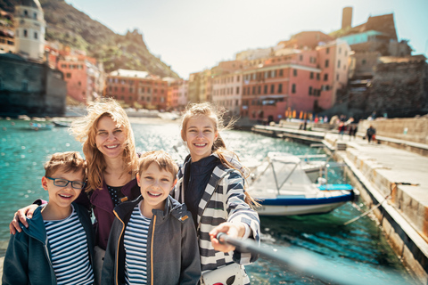 Depuis Milan : visite guidée aux Cinque Terre avec croisièreVisite en anglais uniquement