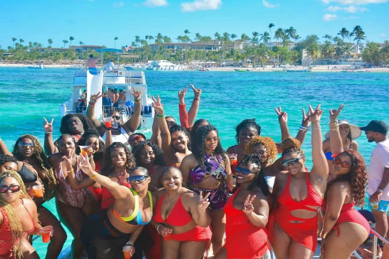 Punta Cana: Cayo Levantado & El Limón Waterfall Day Trip