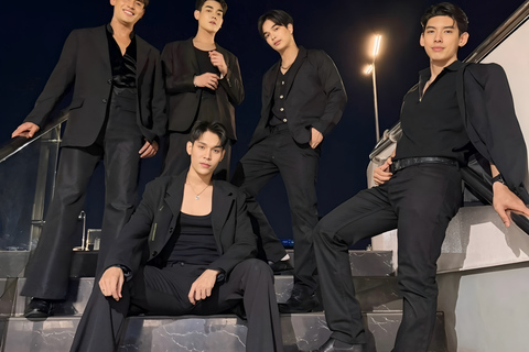 Bangkok: Carnival Party Dinner Cruise with Live Performance