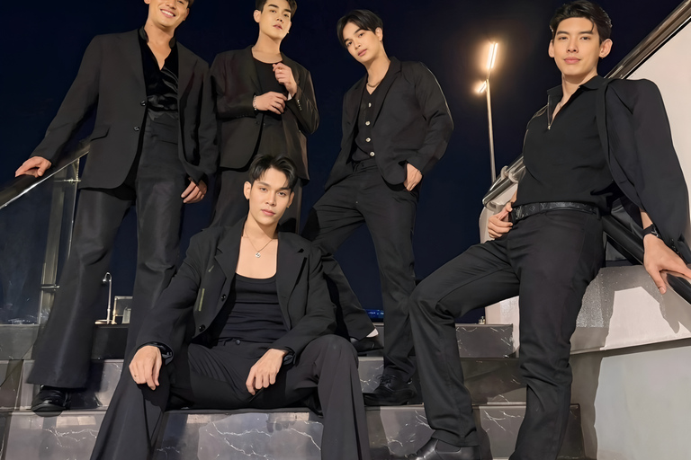 Bangkok: Carnival Party Dinner Cruise with Live Performance