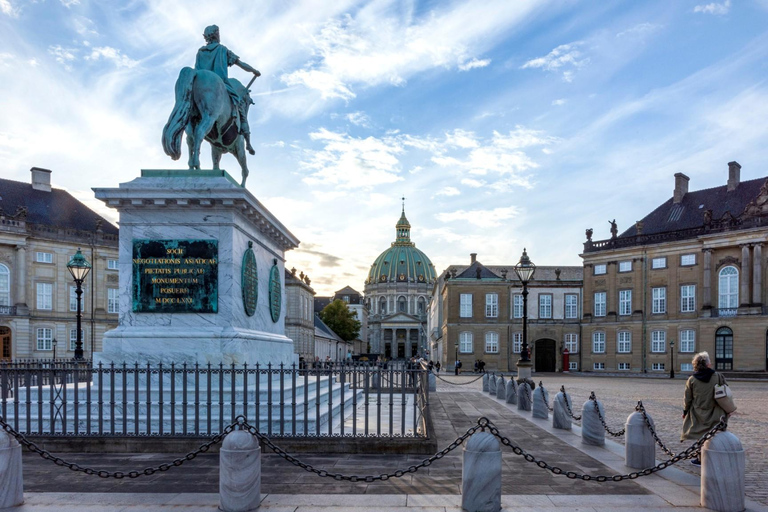 Fast-Track Amalienborg Palace Museum Copenhagen Private Tour 5-hour: Amalienborg Palace, Christiansborg Palace & Transfer