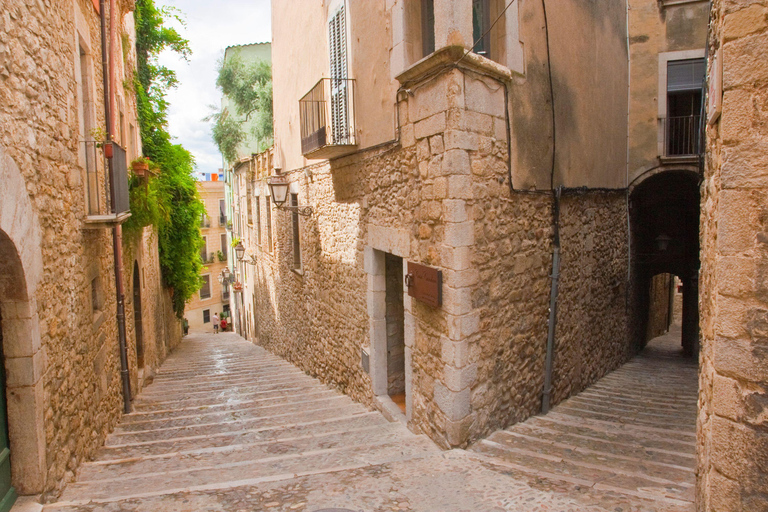 Girona: Cathedral, Old Town & Jewish Quarter Walking Tour Girona Walking Tour in French (Old Town & Cathedral)
