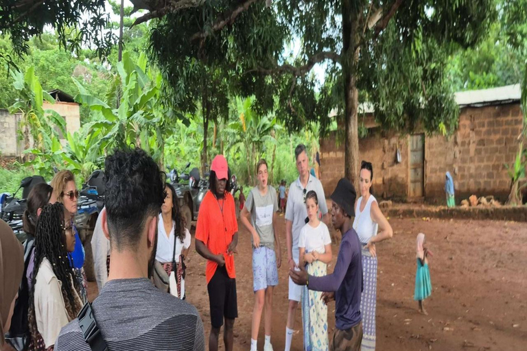 زنجبار: جولة التجديف بالكاياك في غابة المانغروف بجزيرة عوزي والقريةجولة خاصة تشمل الاستقبال والتو