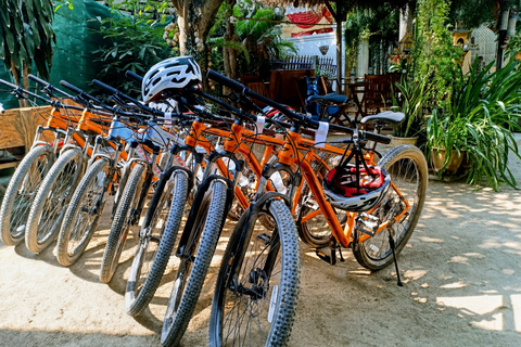 Phnom Penh: Silk Island Cycling Aventure & Lunch with Locals