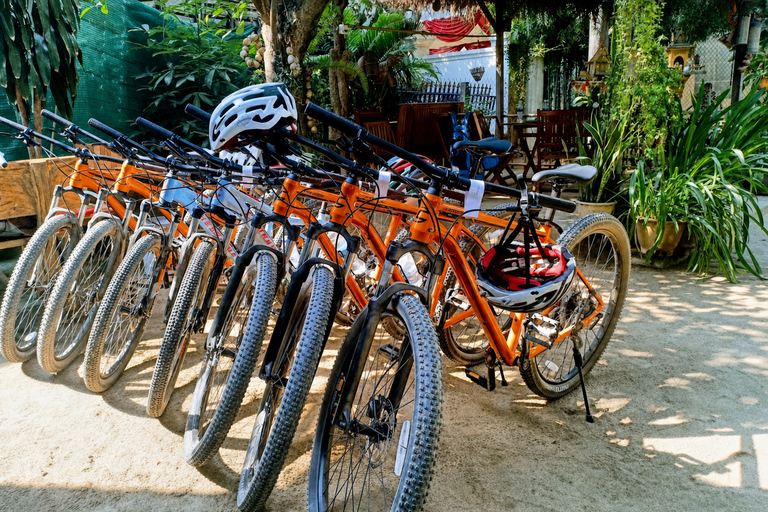Phnom Penh: Silk Island Cycling Aventure & Lunch with Locals