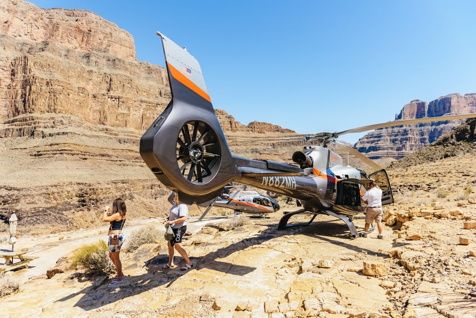 Vegas: Grand Canyon Helicopter Landing Tour and Champagne