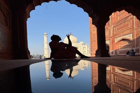 Delhi to Agra Transfer with Taj Mahal Tour & Local Guide