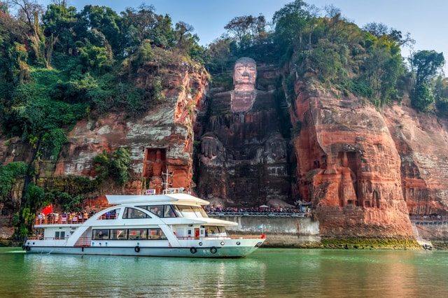Chengdu: Panda Breeding Base and Leshan Buddha Day Trip