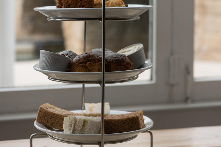 Oxford : Thé de l'après-midi de luxe avec vue sur la rivièreHigh Tea britannique traditionnel de l'après-midi au bord de la rivière