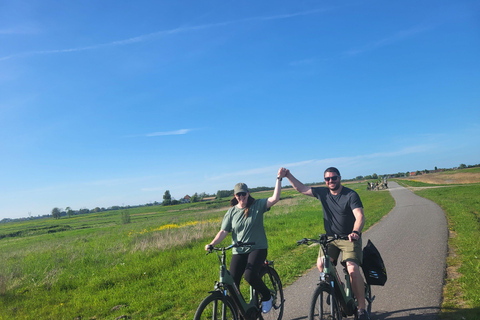 Amsterdam: Dutch Countryside E-Bike with Cheese & Clogs
